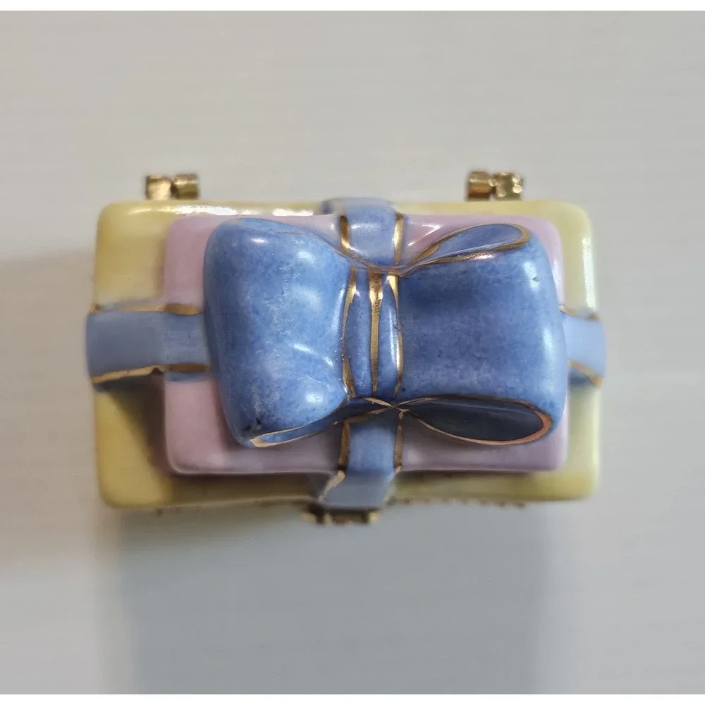 Porcelain Gift Box Trinket – Vintage Style Hinged Present